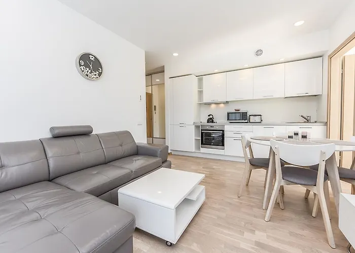 Smilciu Trio Keturvieciai Apartamentai Su Terasa דירה פלאנגה